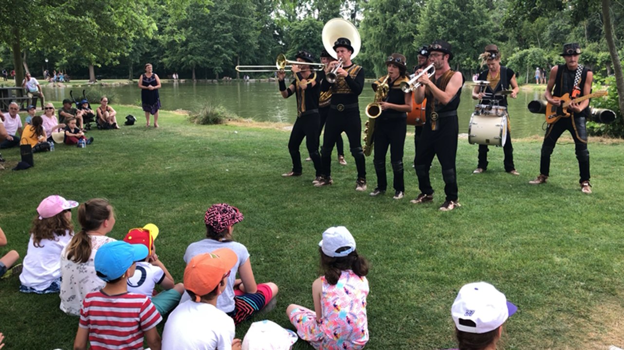 Fête des pâtures 2018 à Argentan : fanfare et paddle