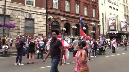 Aşırı Sağcı Robinson'a Destek Gösterisi