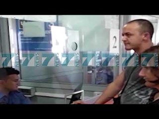 POLICIA INFORMON TURISTET, SHPERNDAN FLETEPALOSJE ME KESHILLA - News, Lajme - Kanali 9