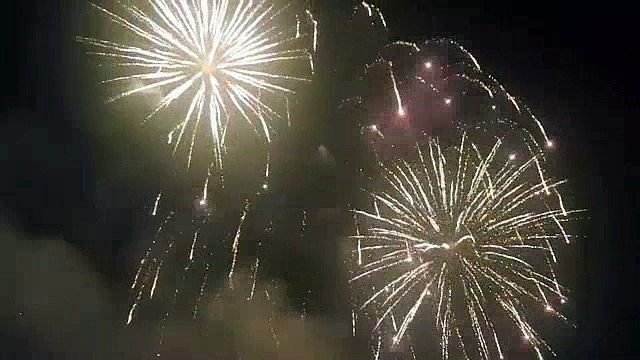 Les femmes oui l'artifice non, le feu oui et Auxerre dit oui au feu