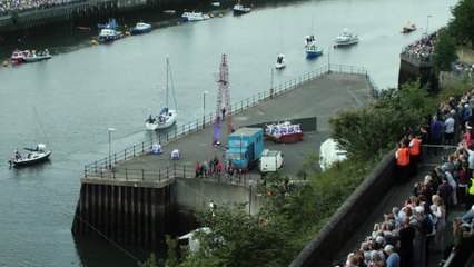 13-07-18 Heg & the Wolf Chorus and Cirque Bijou at Wearmouth Bridge