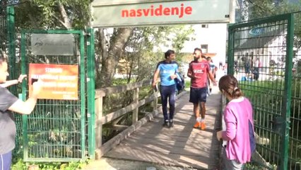 Trabzonspor'da Futbolcular Dereye Girerek Serinledi