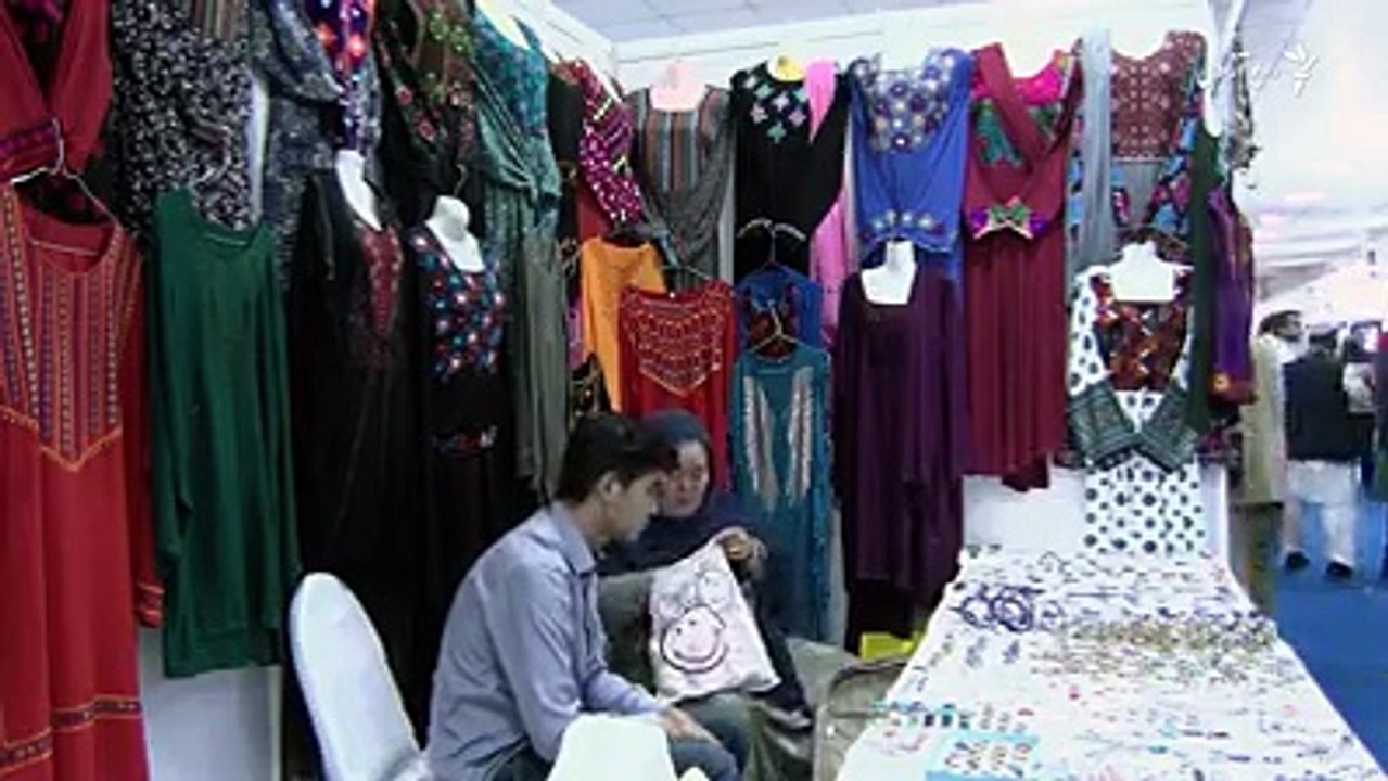 عالی است افغانی استدر این نمایشگاه در ۱۷۰ غرفه تولیدات افغانی به نمایش گذاشته شدند.اما اشتراک کنندگان این نمایشگاه از نبود بازار خوب برای تولیدات‌شان و نیز