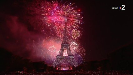 Le bouquet final du feu d'artifice de la Ville de Paris