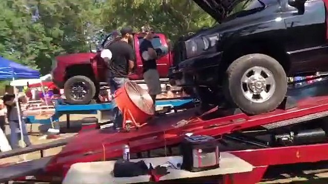 Ce mécano s'envole avec une bonbonne de Gaz Nitro !! Dangereux