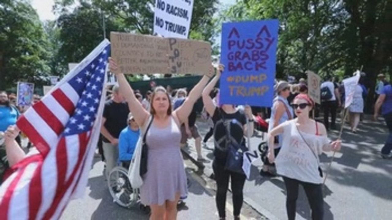 Miles de personas protestan en Edimburgo contra la visita de Trump a Escocia