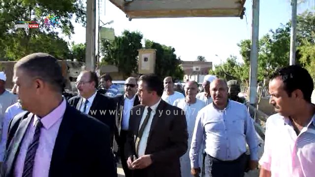 محافظ بنى سويف يتفقد سير العمل بالقطاعات الحيوية بالقرى