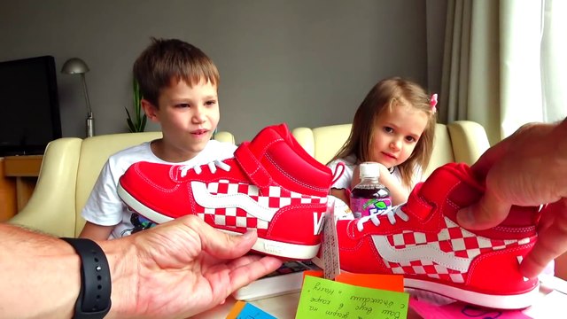 Мальчики ПрОТИв Девочек в Токио ЧЕЛЛЕНДЖ Хатико - Робот - ПОЛИЦИЯ _ Boys VS Girls Challenge Tokyo