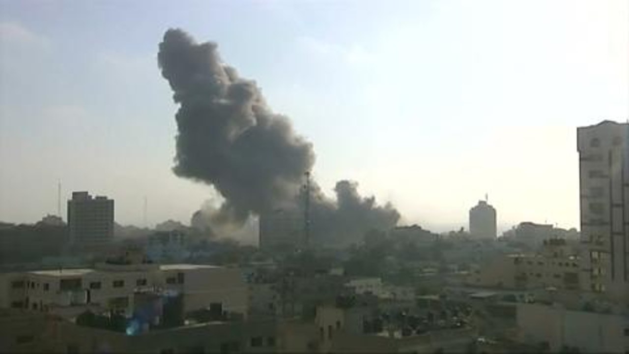 Israel and Gaza militants agree to ceasefire