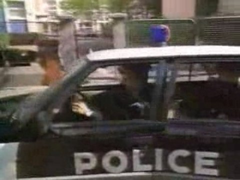 Les Inconnus - Les Flics