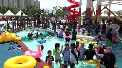 가마솥 무더위에 땀 흘리는 사람들...온열 질환자 3배 급증 / YTN