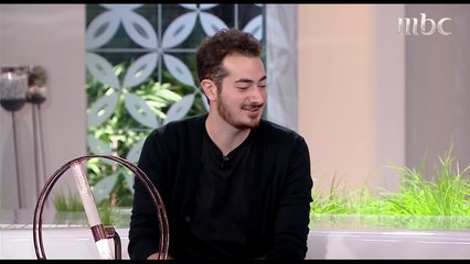 حمزة العمري.. مصمم صناعي يصنع فناجين قهوة من رمال الصحراء