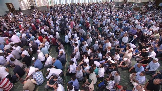 Başkan Erdoğan, 15 Temmuz şehitleri için Kur’an-ı Kerim okudu