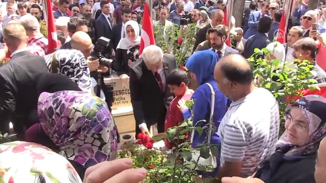 TBMM Başkanı Binali Yıldırım Karşıyaka Polis Şehitliği'ni Ziyaret Etti - Ankara