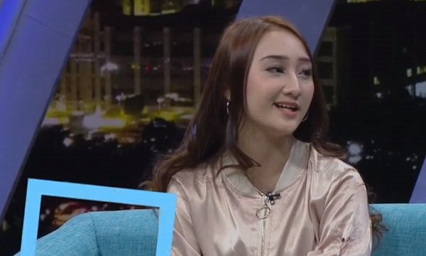 Ini dia Sandrina, Pelantun Goyang 2 jari