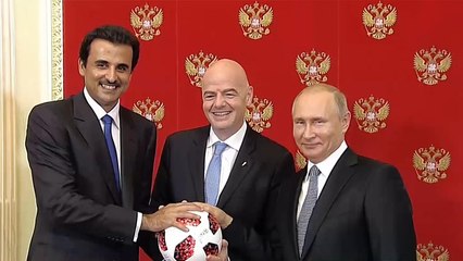 روسيا تسلم قطر شارة تنظيم كأس العالم