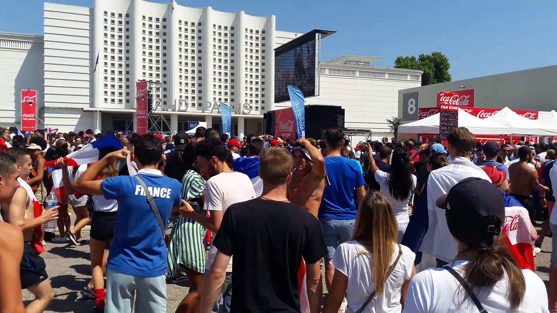 Des milliers de supporters sont déjà au Parc Chanot. - Vidéo Dailymotion