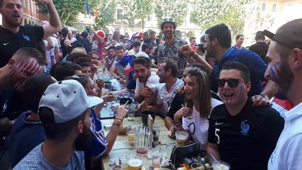 Les supporters chantent au Carré Curial, à Chambéry