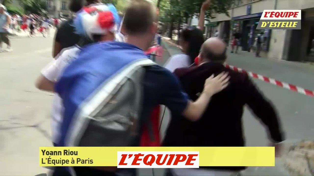 Yoann Riou à la poursuite des supporters dans les rues de Paris - Foot - CM 2018 - Finale