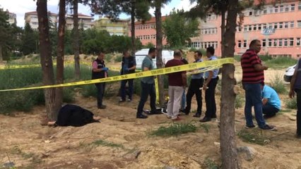 Eski Devlet Hastanesi Bahçesinde Erkek Cesedi Bulundu