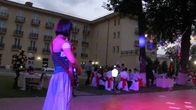 Janna Kim & banjo Athena . Foggy Mountain Breakdown by Earl Scruggs.