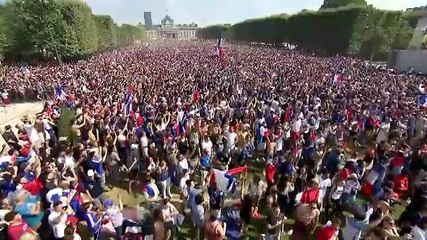 Coupe du monde 2018 : écoutez "La Marseillaise" résonner dans la fan zone du Champ-de-Mars avant France-Croatie