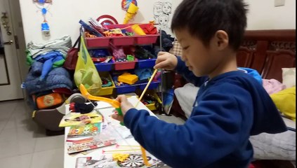 SUPERWING |機器人 | 射箭 | kids playground|車子|玩具車|玩具|巧虎|健達出奇蛋|孩子們的遊樂場|5歲