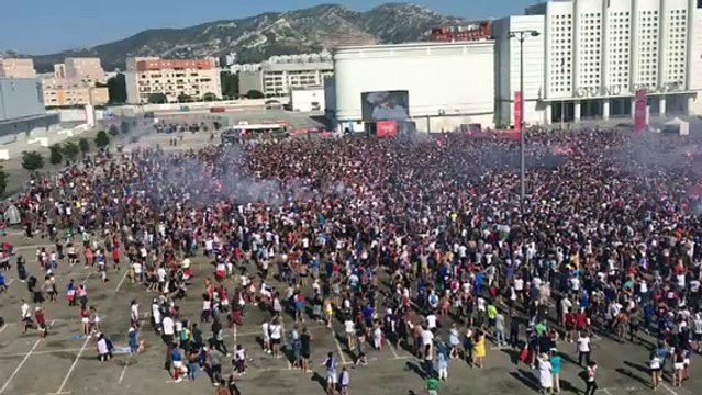 Finale France-Croatie : second but pour les Bleus, les supporters de la fan zone de Marseille laissent éclater leur joie