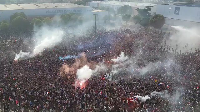 La France est championne du monde ! Les supporters marseillais sont en folie au parc Chanot