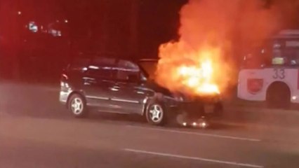 신호대기 중 승용차에 불...인명피해 없어 / YTN