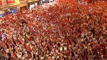 Noticia | Pamplona cierra los sanfermines a lo grande, entonando 'Pobre de mí' 15/7/2018