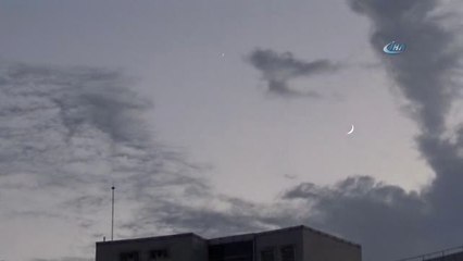 Gökyüzünde Ay ile Yıldızın Buluşması Böyle Görüntülendi