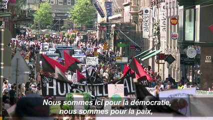 Des milliers manifestent pour la paix à Helsinki