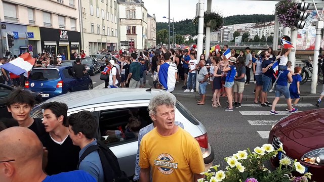 Ambiance de folie dans les rues spinaliennes