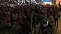 1 300 supporters fêtent la victoire des bleus : « Bravo la France! »