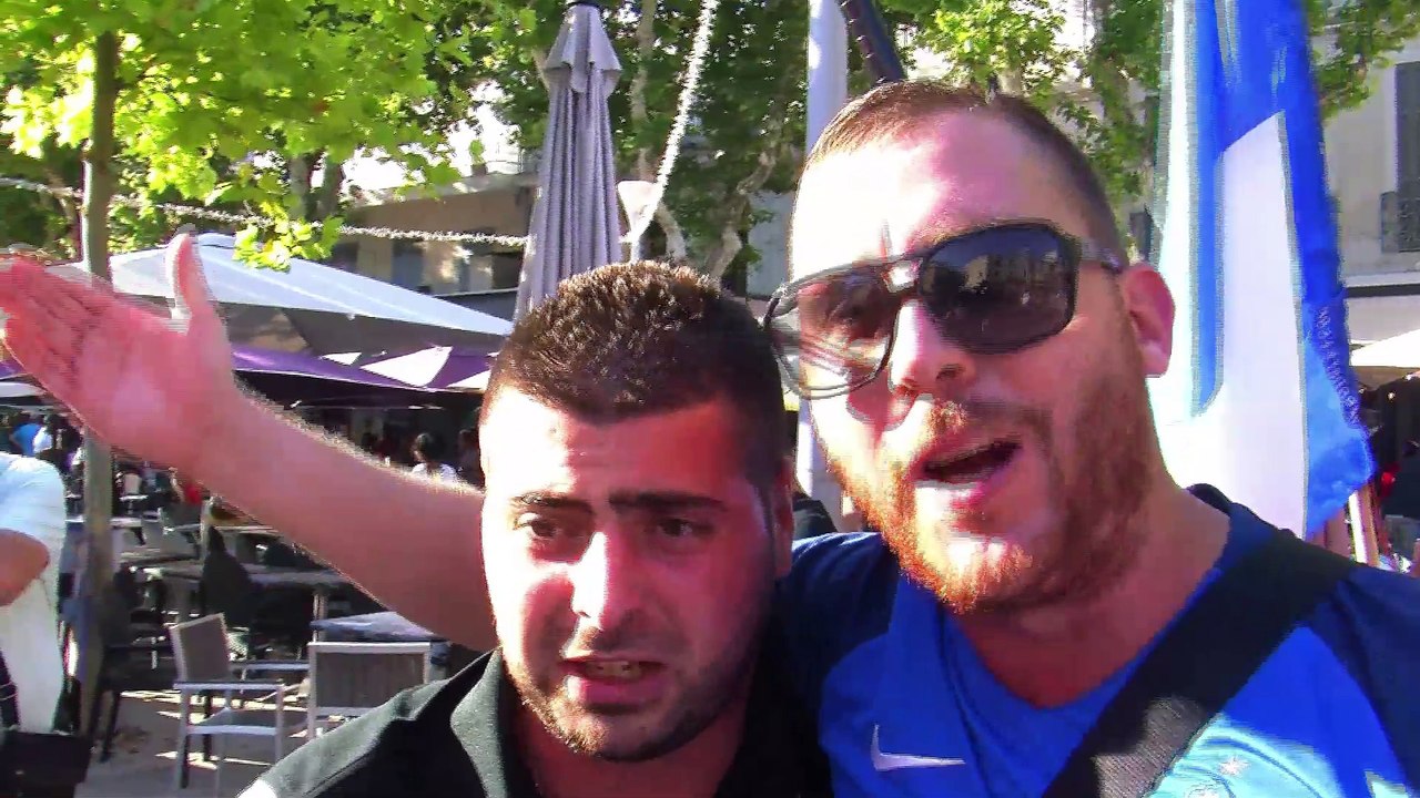 Les réactions des supporters des Bleus sur le Cours à Martigues