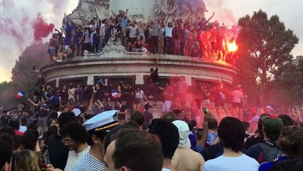 Les Bleus champions du monde : immense fête populaire place de la République à Paris