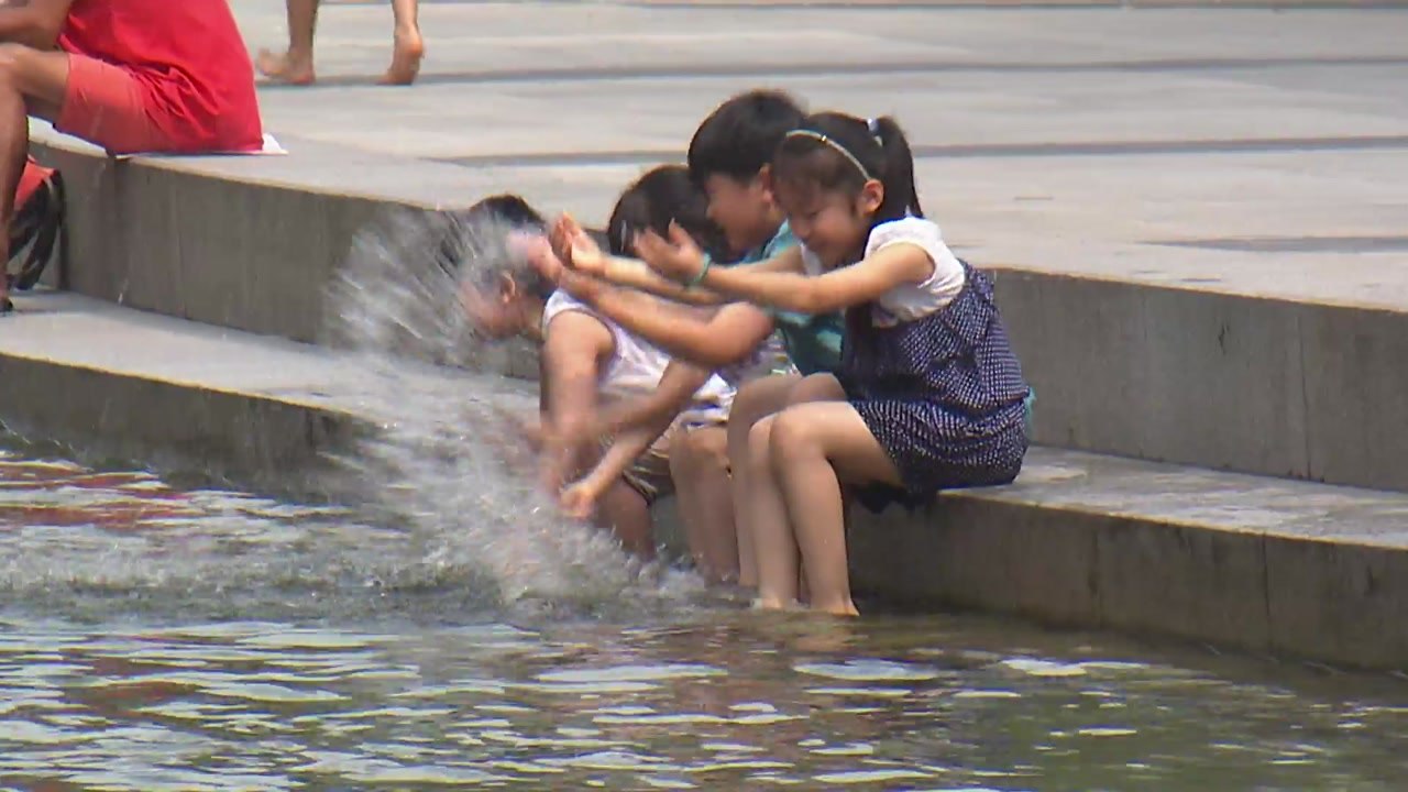 [날씨] 어제보다 더 덥다, 서울 34℃...올여름 최강 폭염 / YTN