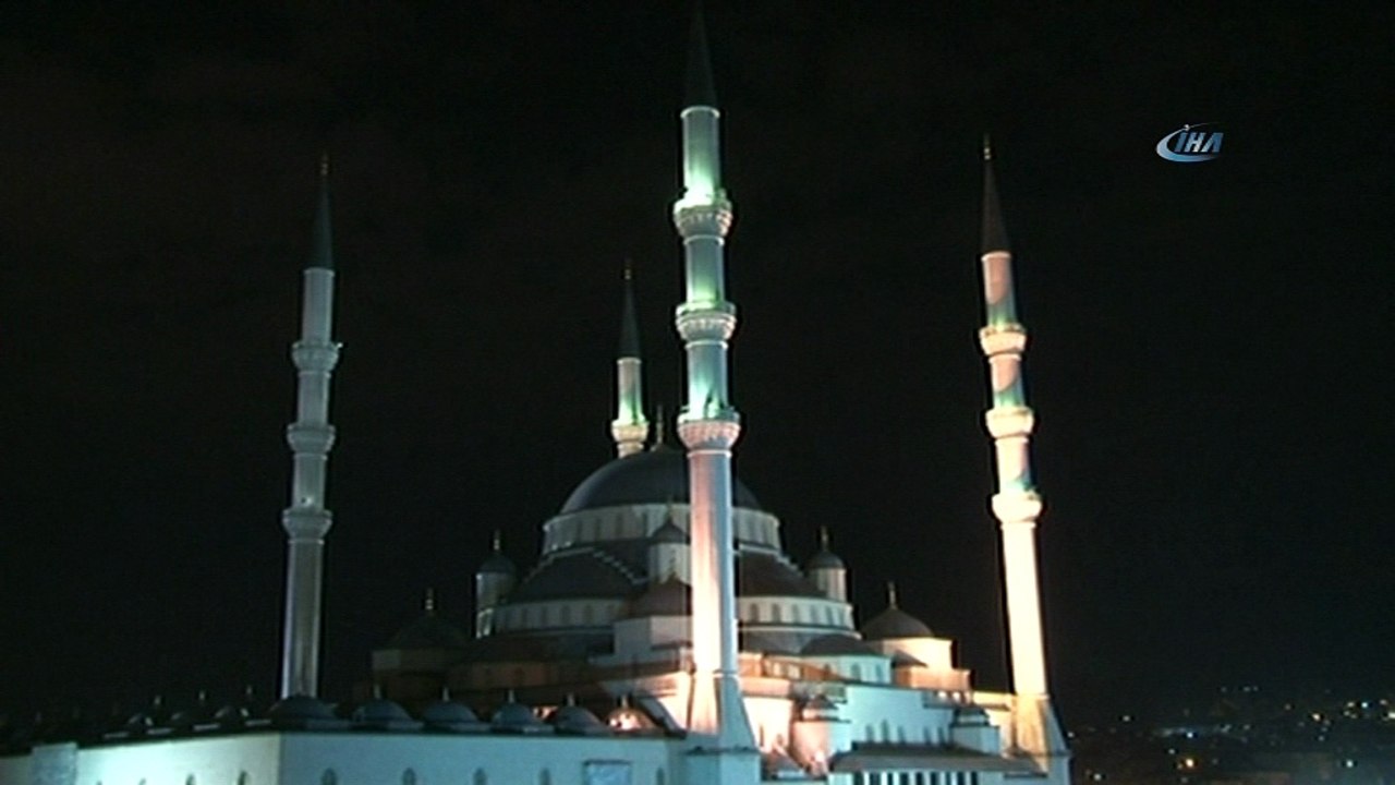 81 ilde aynı anda sela okundu