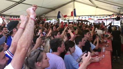 Coup de sifflet final, place Pitrac. La France est championne du monde de foot.
