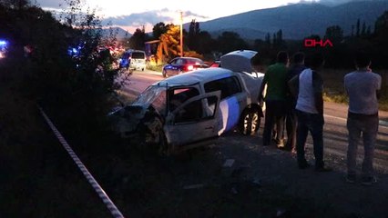 Bolu Kamyonetle Otomobil Çarpıştı: 2 Ölü, 6 Yaralı Hd