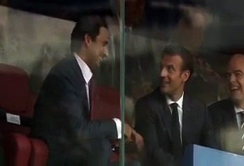 CM 2018 : Quand l'émir du Qatar laisse sa place en tribune à Brigitte Macron !
