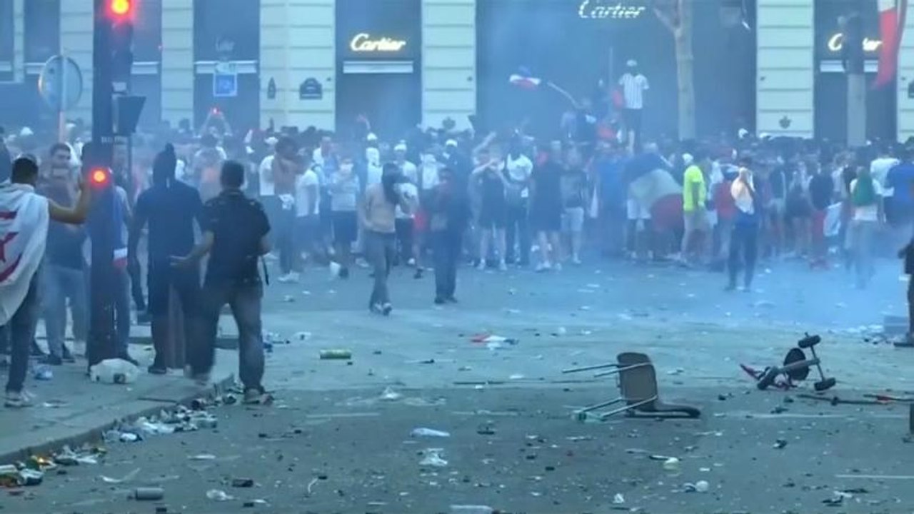 Randale auf den Champs-Élysées nach WM-Sieg