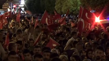 Düğün Salonundan Demokrasi Nöbetine