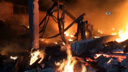 Tekirdağ'da metruk bina alev alev yandı