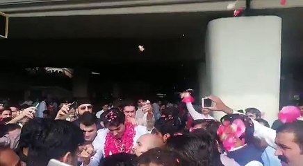 Stupid N League Welcomed Junaid Safdar At Airport