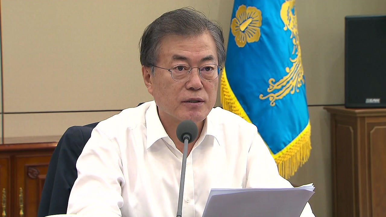 문 대통령 "최저임금 만 원 공약 못 지켜 사과...자영업자 지원도 최선" / YTN