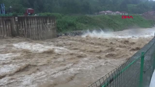 Rize Rize'de Sağanak, Sel ve Heyelana Yol Açtı Heyelan Anı Kamerada