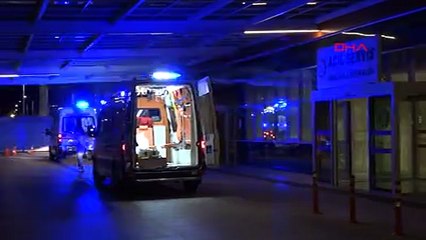 Sihirbaz Aref Ghafour'ı kobra yılanı soktu