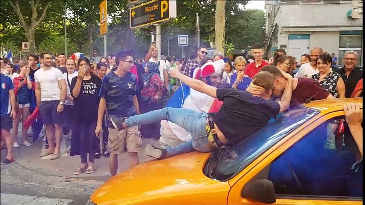 Ambiance à Villefranche-sur-Saône après la victoire de la France à la Coupe du monde
